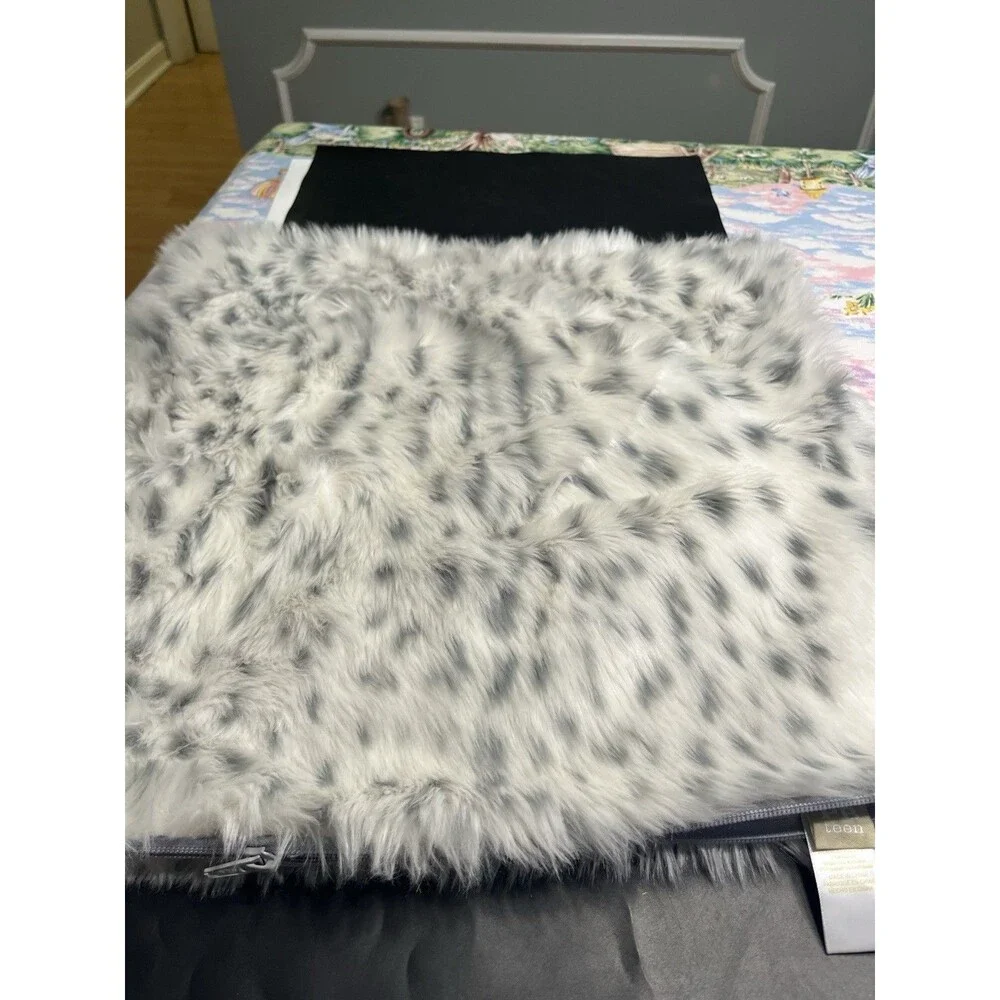 Pottery Barn White Gray Snow Leopard Faux Fur Pillow Cover 18x18”
